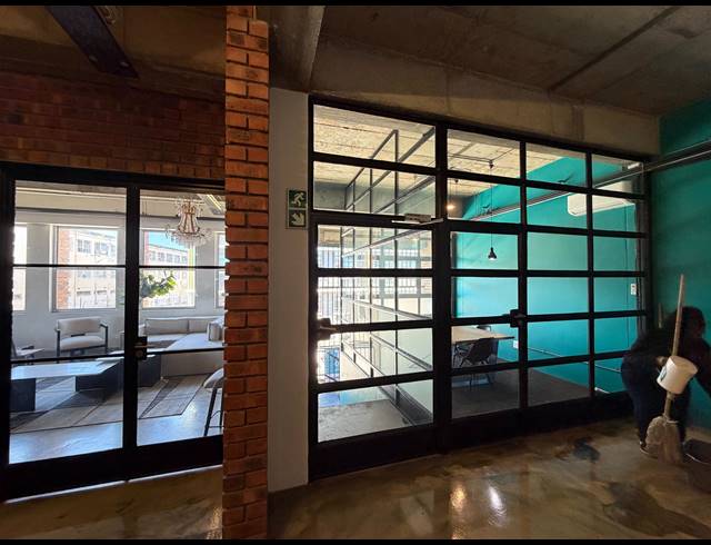 87M² BUILDING TO LET IN SALT RIVER